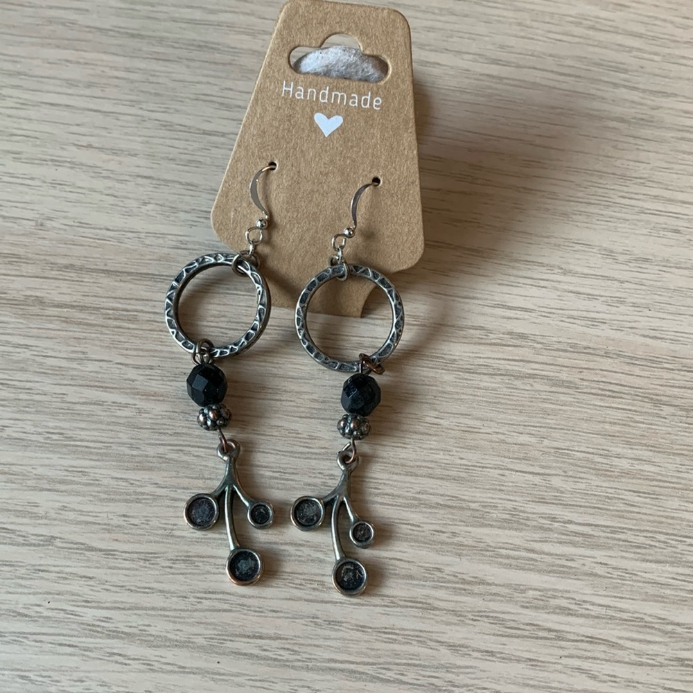 ⭐️ 5 for 20$! ⭐️ Black and silver dangle earrings.